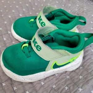Nike Green Frog Shoes